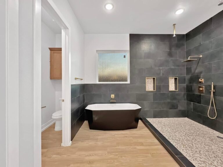 hero-bathroom-B6p92fO9 (2)